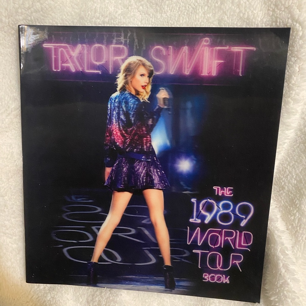 Taylor Swift 1989 World Tour Book